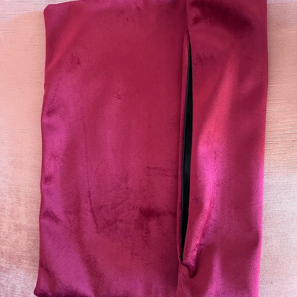 Pair of 15x15" velvet pillow covers in fuscia. Brand new - Picture 3 of 4
